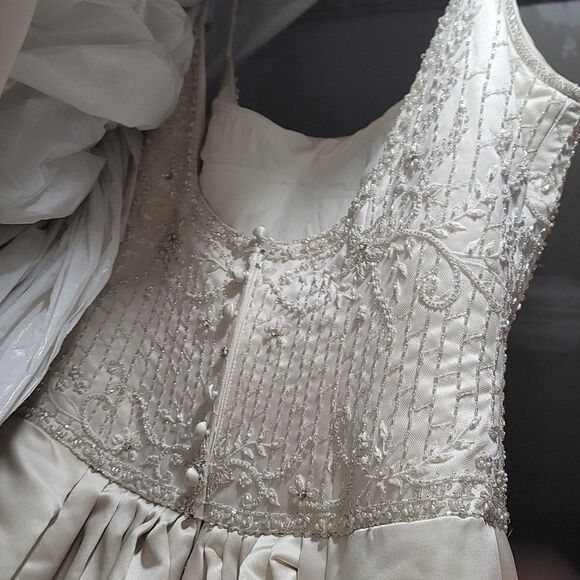 NWT BRIDAL Gown   - Picture 6 of 9